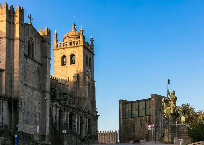 Insight Apartments- With Balcony *